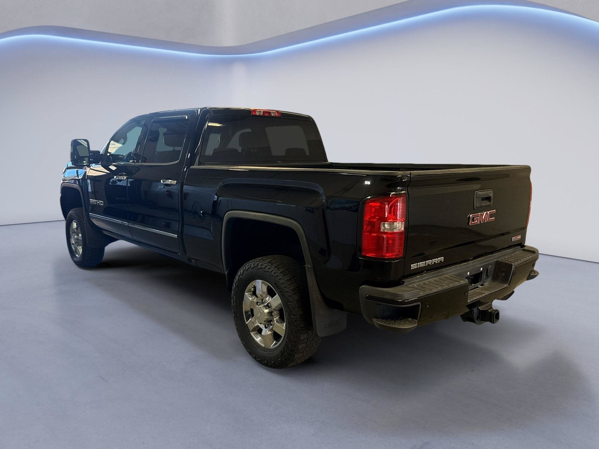 Used 2016 GMC Sierra 2500 SLT w/ All-Terrain HD Package AWD/4WD image 5