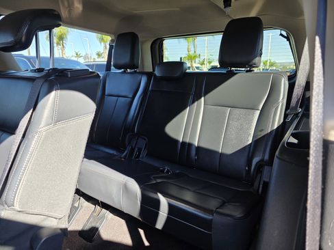 Used 2023 Ford Expedition Max XLT image 19