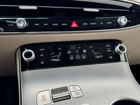 New 2026 Genesis GV70 2.5T Select AWD/4WD image 15