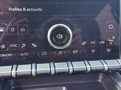 Used 2025 GMC Acadia Elevation FWD image 21
