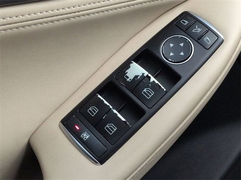 Used 2017 INFINITI QX30 Premium w/ Navigation Package image 26