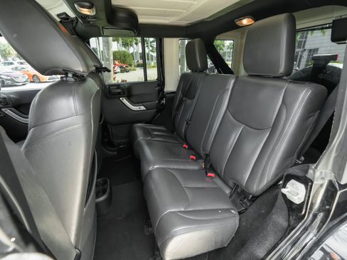Used 2016 Jeep Wrangler Unlimited Sahara image 17