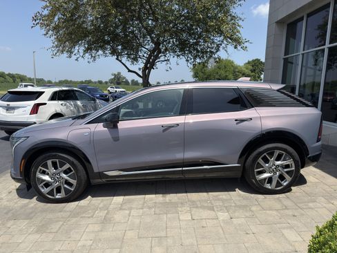 Used 2025 Cadillac Optiq Luxury 1 AWD/4WD image 4