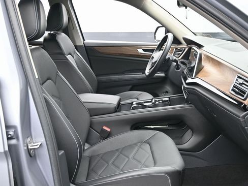 Used 2024 Volkswagen Atlas SE w/ Black Wheel Package image 32