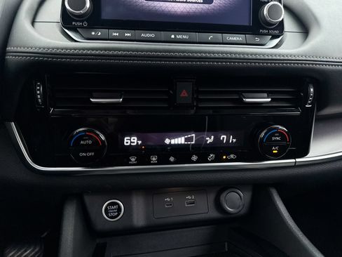 Used 2022 Nissan Rogue SV FWD image 23