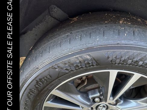 Used 2017 Toyota Highlander LE image 8