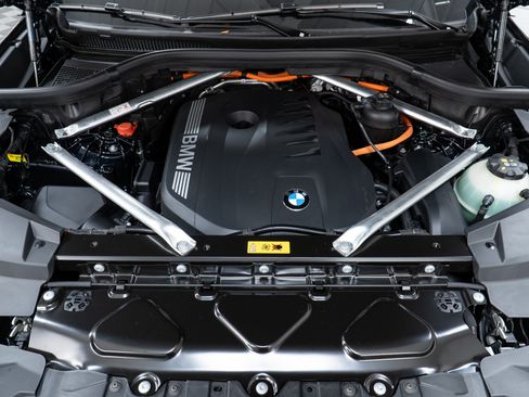 New 2026 BMW X5 xDrive50e w/ M Sport Package image 9