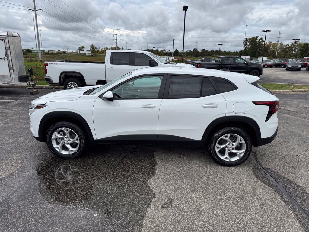 New 2026 Chevrolet Trax LS w/ LS Convenience Package FWD image 4