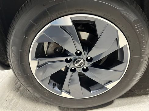 Used 2025 Nissan Rogue SV FWD image 37