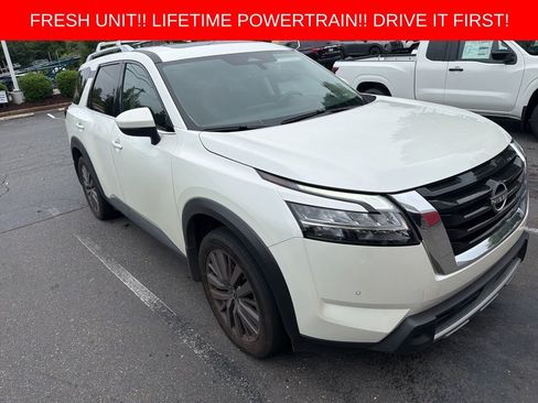 Used 2023 Nissan Pathfinder SL w/ SL Premium Package FWD image 3