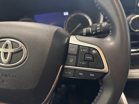 Used 2022 Toyota Highlander XLE image 34
