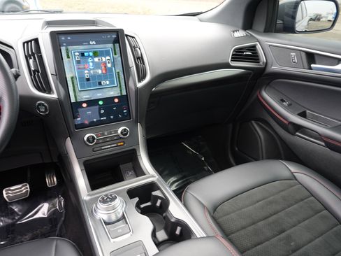 Used 2022 Ford Edge ST-Line w/ Class II Trailer Tow Package image 26