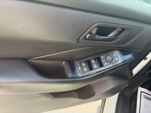 Used 2024 Nissan Rogue S FWD image 17