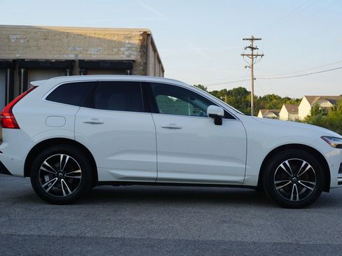Used 2019 Volvo XC60 T5 Momentum w/ Multimedia Package image 4