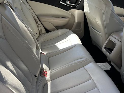 Used 2015 Chrysler 200 Limited w/ Convenience Group image 14