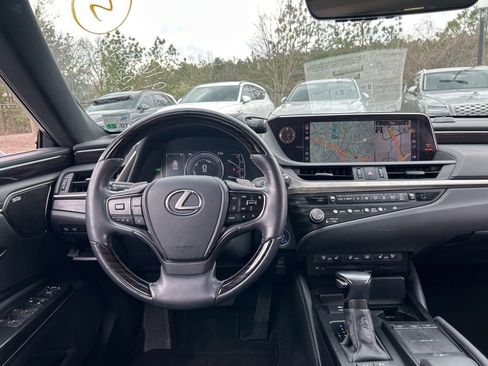 Used 2021 Lexus ES 300h Ultra Luxury w/ Accessory Package 2 image 8
