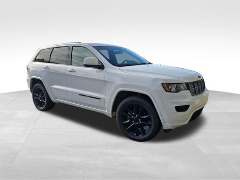 Used 2020 Jeep Grand Cherokee Altitude image 9