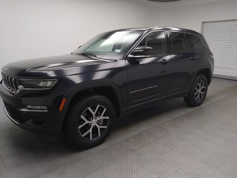 Used 2023 Jeep Grand Cherokee Limited AWD/4WD image 2