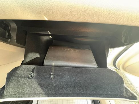 Used 2018 Mercedes-Benz GLC 300 4MATIC image 11