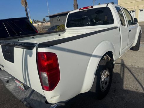 Used 2014 Nissan Frontier S image 5