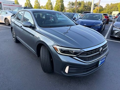Used 2023 Volkswagen Jetta SEL FWD image 3