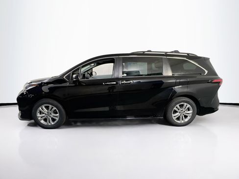 Used 2022 Toyota Sienna XSE AWD/4WD image 8