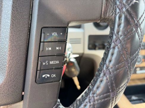 Used 2011 Ford F150 Lariat w/ Lariat Chrome Pkg AWD/4WD image 24
