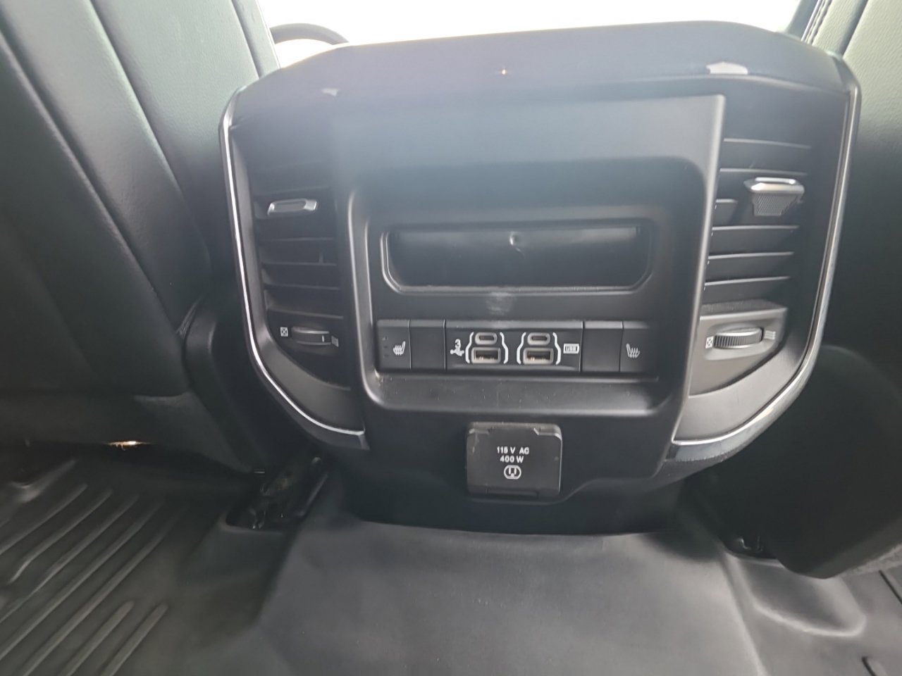 Used 2019 RAM 1500 Laramie AWD/4WD image 23
