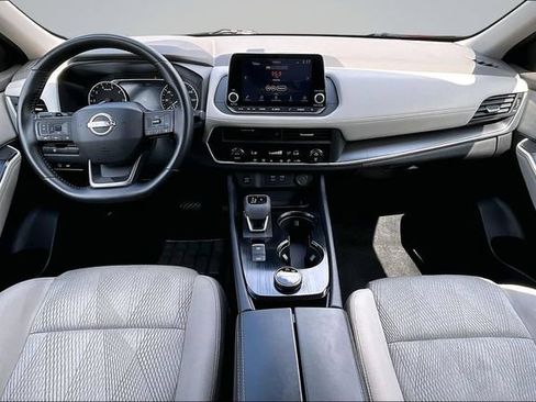 Used 2025 Nissan Rogue SV AWD/4WD image 7