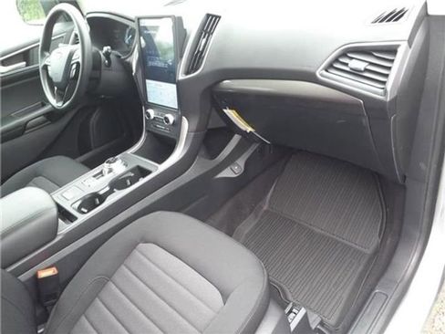 Used 2024 Ford Edge SE image 19