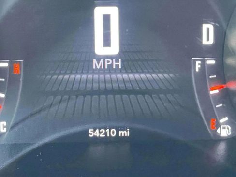 Used 2022 Dodge Challenger R/T w/ Plus Package image 9