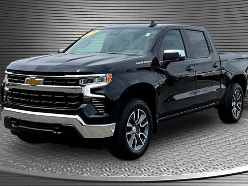 Used 2024 Chevrolet Silverado 1500 LT AWD/4WD image 3