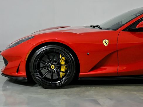 Used 2018 Ferrari 812 Superfast RWD image 6