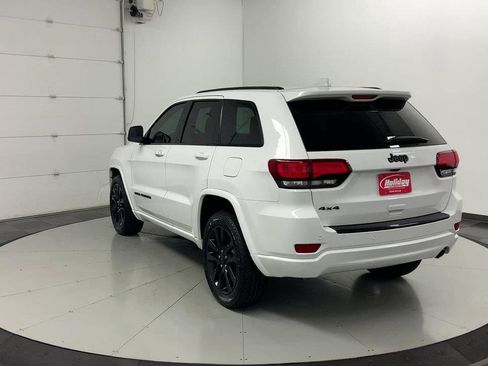 Used 2018 Jeep Grand Cherokee Altitude AWD/4WD image 35