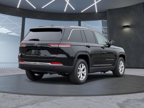 Used 2022 Jeep Grand Cherokee Limited AWD/4WD image 4