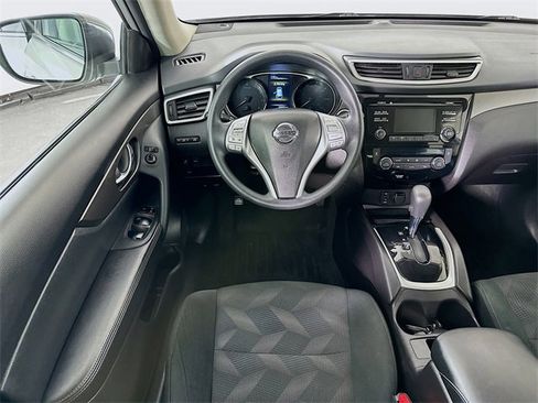 Used 2016 Nissan Rogue SV w/ SV Moonroof Package image 3