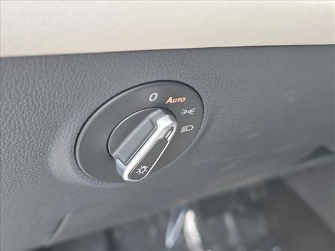 New 2026 Volkswagen Taos SE FWD image 6