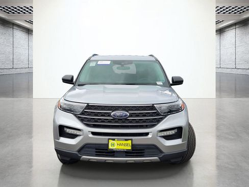 Used 2023 Ford Explorer XLT w/ Equipment Group 202A AWD/4WD image 4