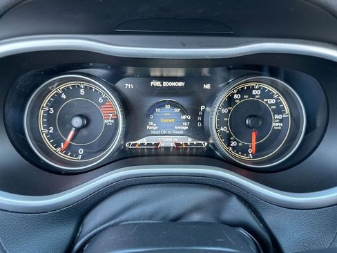 Used 2017 Jeep Cherokee Trailhawk image 15