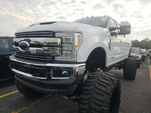 Used 2017 Ford F250 Lariat w/ Lariat Ultimate Package AWD/4WD image 3