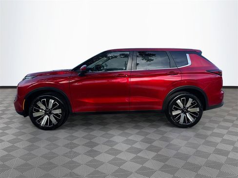New 2025 Mitsubishi Outlander SE image 8