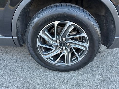 Used 2023 Lincoln Aviator AWD image 13