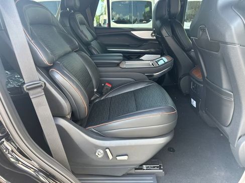 New 2026 Lincoln Navigator Black Label AWD/4WD image 17