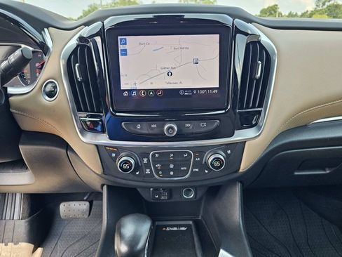 Used 2022 Chevrolet Traverse Premier FWD image 26