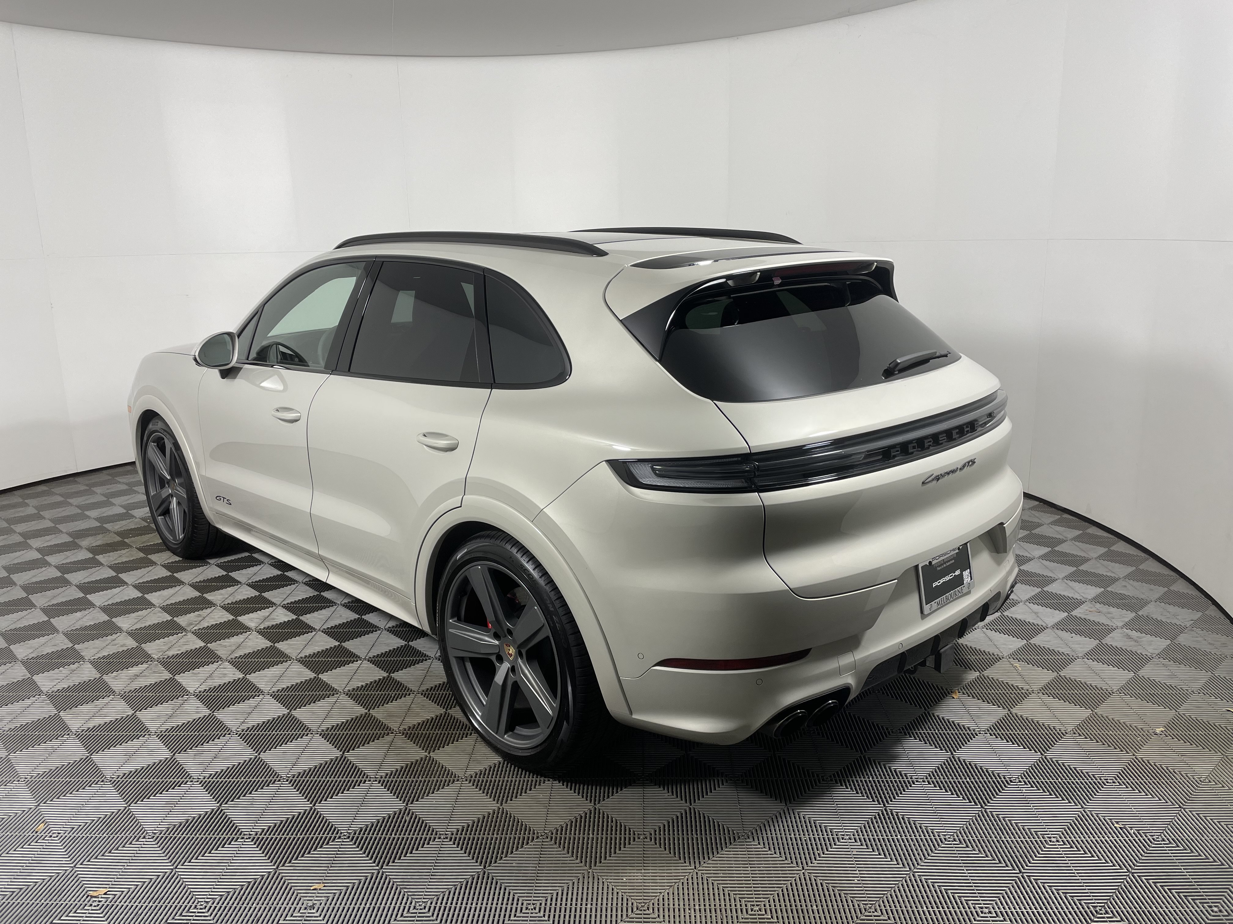 Used 2025 Porsche Cayenne GTS AWD/4WD image 3