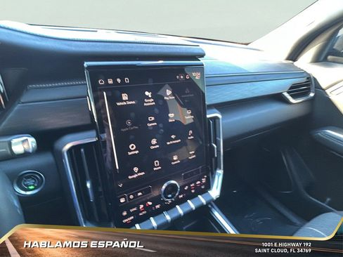 Used 2025 GMC Acadia Elevation image 21