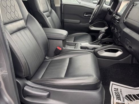 Used 2024 Nissan Frontier SL w/ Technology Package image 13