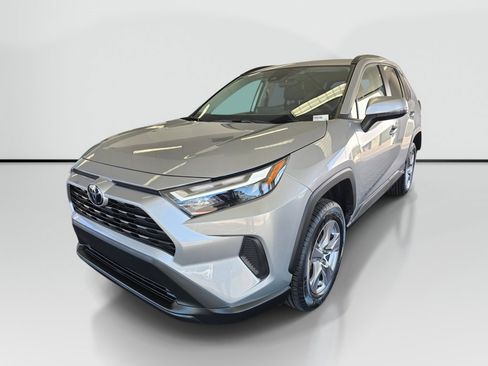 Used 2025 Toyota RAV4 XLE AWD/4WD image 7