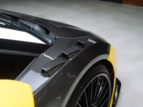 Used 2024 Lamborghini Revuelto AWD/4WD image 17