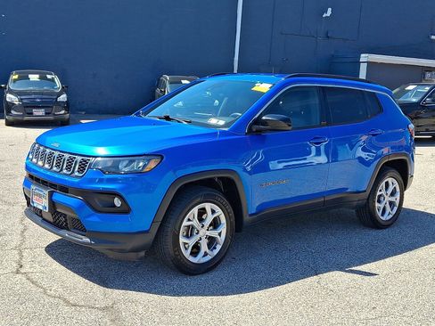 Used 2024 Jeep Compass Latitude image 3
